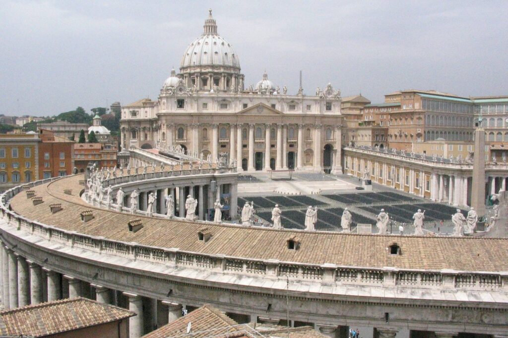 View_of_saint_Peter_basilica_from_a_roof
